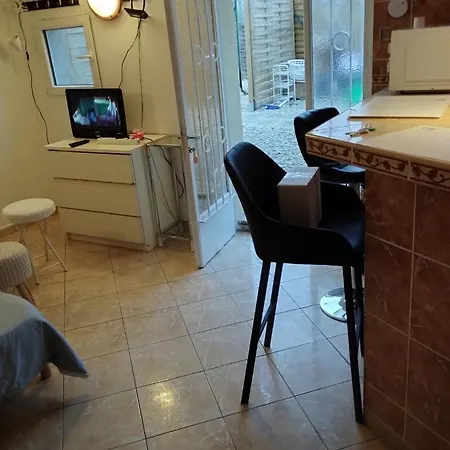 Super Studio Meuble Avec Piscine Partagee * La Ferté-Gaucher