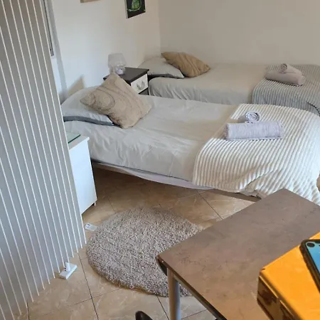 דירה Adorable Studio Avec Piscine A Partager En Option La Ferté-Gaucher