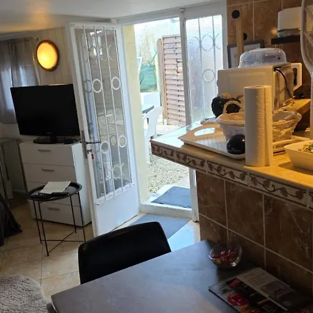 Studio Atypique Avec Piscine A Partager En Option 公寓 *