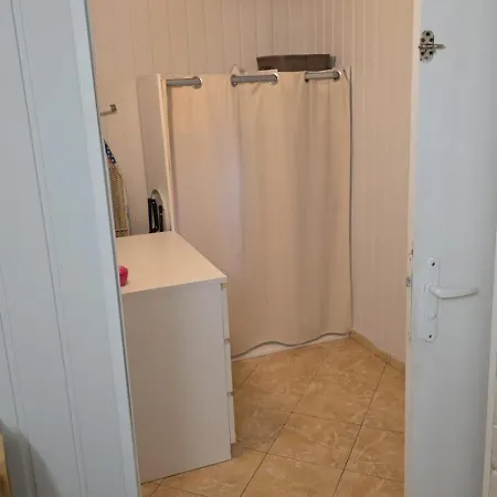 Studio Atypique Avec Piscine A Partager En Option 公寓 *