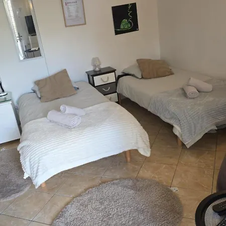 Apartment Joli Studio Avec Piscine A Partager En Option La Ferte-Gaucher